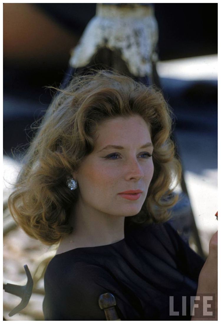 Unveiling The Iconic Life Of Suzy Parker: A Timeless Fashion Legend