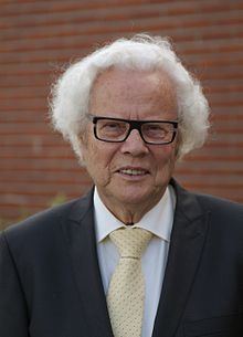 Sverre Valen httpsuploadwikimediaorgwikipediacommonsthu