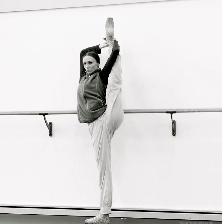 Svetlana Zakharova (dancer) Svetlana Zakharova stretching dance Pinterest