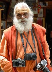 Swami Sundaranand wwwpbsorgnowshows430images6230jpg