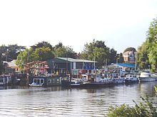 Swan Island, London httpsuploadwikimediaorgwikipediacommonsthu