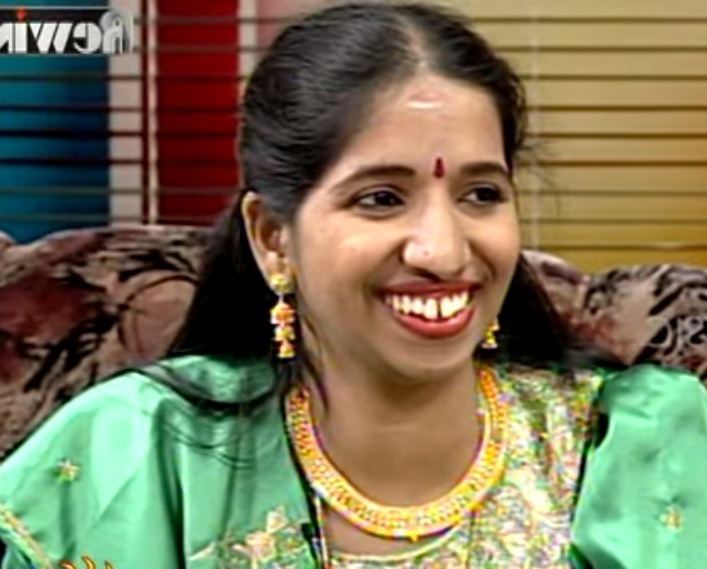 Swarnalatha's big smile while wearing green dress and gold jewelries