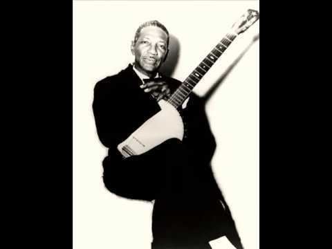 Sylvester Weaver (musician) Banjo Guitar Blues Damfino Stomp 1927 by Sylvester Weaver YouTube