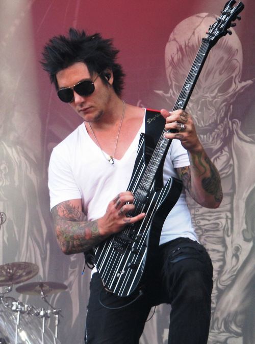 Synyster Gates More Synning Synyster Gates Photo 20038854 Fanpop