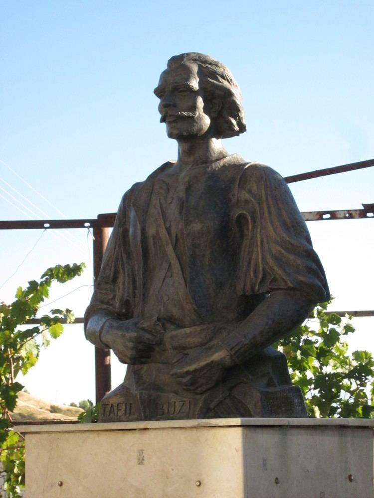 Tafil Buzi FileTafil Buzi statue in Buz AlbaniaJPG Wikimedia Commons