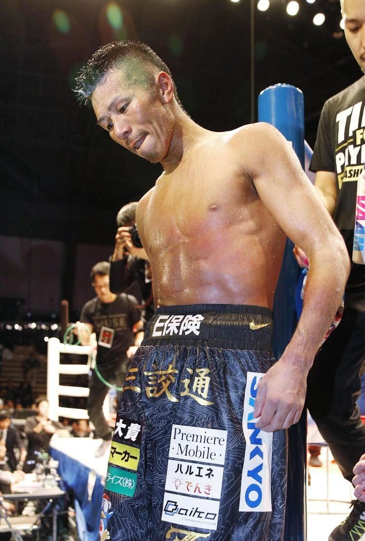Takashi Uchiyama Corrales keeps WBA super featherweight crown with splitdecision win