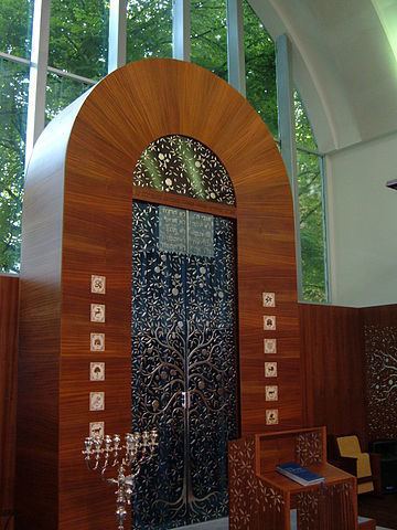Tallinn Synagogue FileAron haqodesh in New Tallinn SynagogueJPG Wikimedia Commons