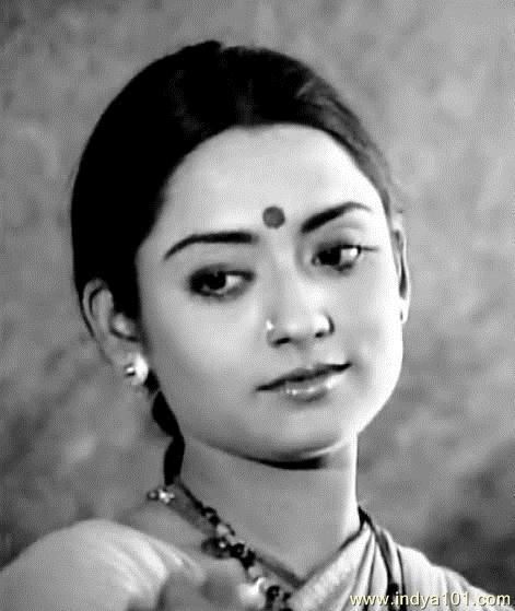 Talluri Rameshwari in her youth wearing necklace, earrings and nose-jewel