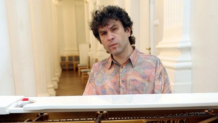 Tanel Joamets Pianist Tanel Joamets esines taas kontsertidega Venemaal