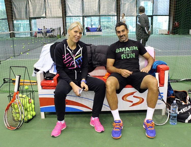 Tatjana Ječmenica Selektorki srpskih teniserki Tatjani Jemenici i njenom suprugu