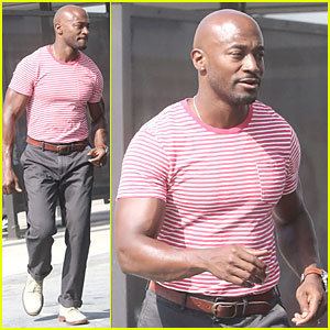 Taye Diggs Taye Diggs Idina Menzel Sing Seasons of Love for Charity Taye