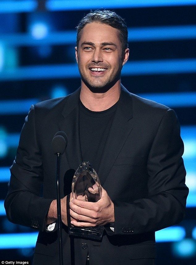 Taylor Kinney Taylor Kinney thanks fiance Lady Gaga at Peoples Choice Awards