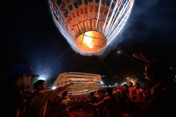 Attaching Fireworks to Balloon, Taunggyi 2017.jpg