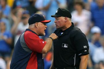 Ted Barrett to head NLCS umpires, Alfonso Márquez ALCS umps