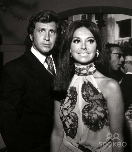 Ted Bessell and Marlo Thomas standing together and wearing formal attire