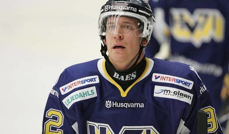 Teemu Laine Tvingas bort efter politiska krisen vriga ligor