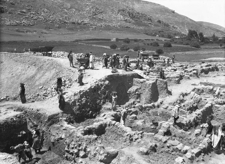 Tell Balata Digging for the biblical Shechem Dutch National Museum of Antiquities