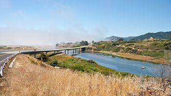 Ten Mile River (California) httpsuploadwikimediaorgwikipediacommonsthu