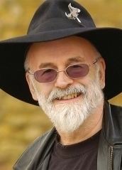 Terry Pratchett dgrassetscomauthors1235562205p51654jpg