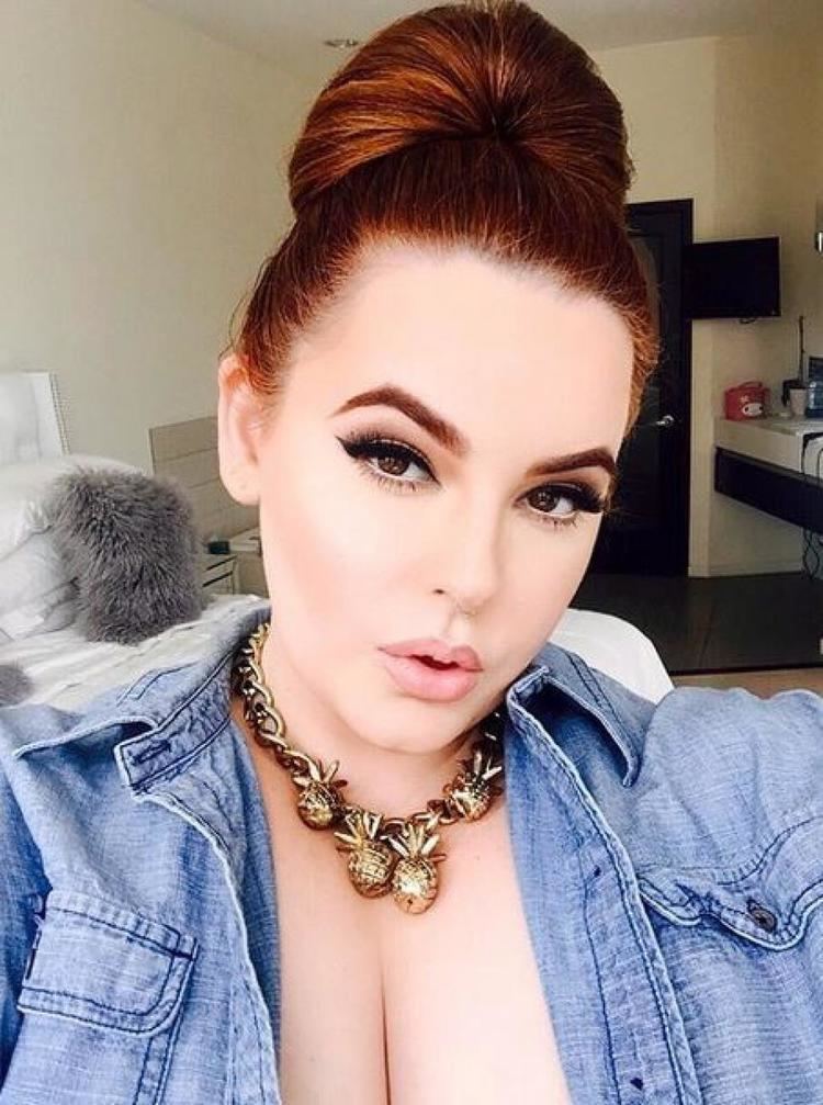 Plus-size model Tess Holliday talks about loving the skin you're in