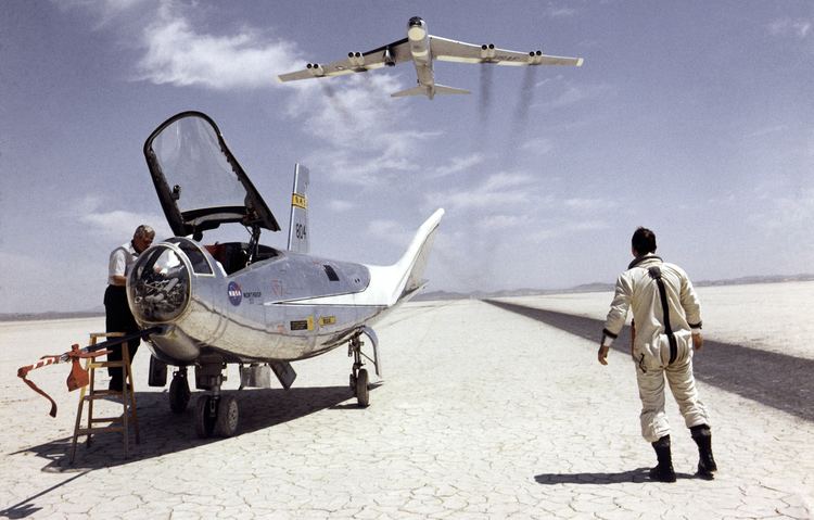 Test pilot Pioneering Test Pilot Bill Dana Dies at Age 83 NASA