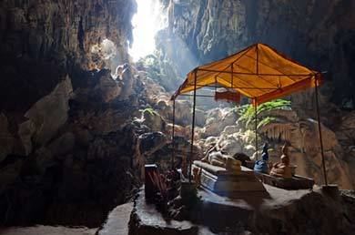 Tham Phu Kham Blue Lagoon amp Tham Phu Kham cave Vang Vieng
