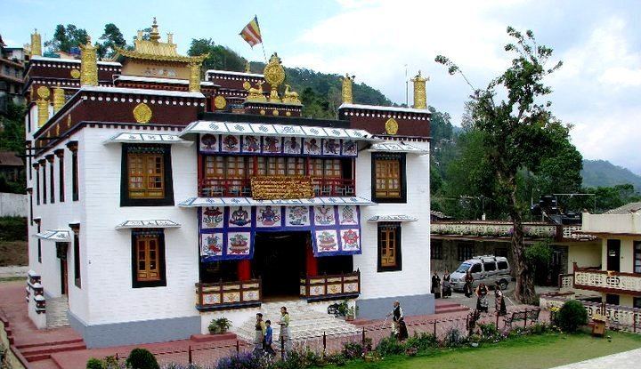 Tharpa Choling Monastery wwwdorjeshugdencomimagestharpa3jpg