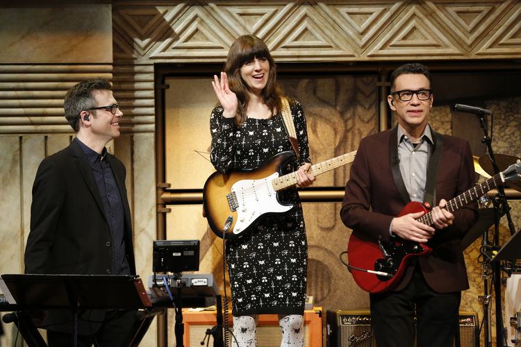 The 8G Band Watch Eleanor Friedberger Sit In With The 8G Band On Late Night With