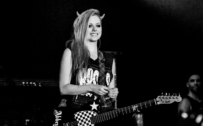 The Avril Lavigne Tour ALavignecombr The Avril Lavigne Tour ALavignecombr