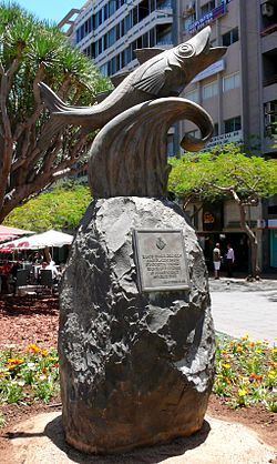 The Chicharro Sculpture httpsuploadwikimediaorgwikipediacommonsthu
