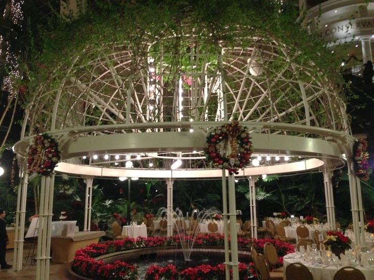 The Crystal Gazebo The Crystal Gazebo at Opryland Hotel A look at the centerpiece