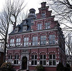 The Dutch House httpsuploadwikimediaorgwikipediacommonsthu