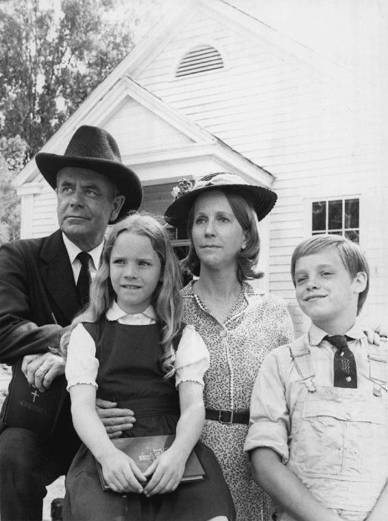 The Family Holvak (TV series) httpsuploadwikimediaorgwikipediacommons00