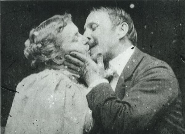 The Kiss (1896 film) httpsuploadwikimediaorgwikipediacommons88