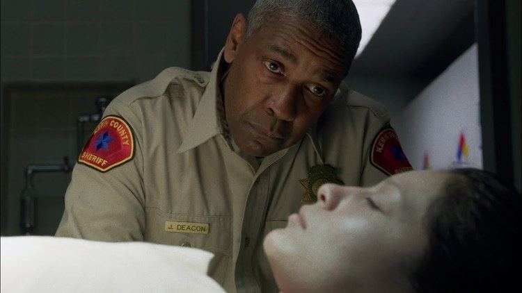 Denzel Washington as Deputy Sheriff "Joe Deke" looking at a corpse in a scene from the 2021 movie "The Little Things"