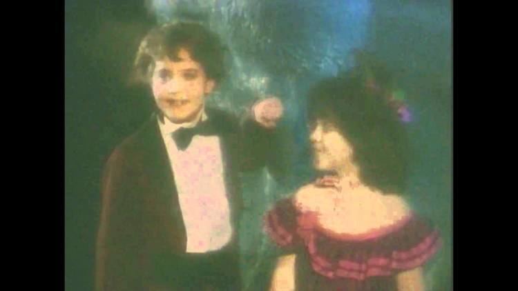 The Little Vampire (TV series) The little vampire 1985 episode 11 13 YouTube
