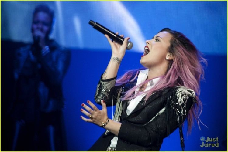 The Neon Lights Tour Demi Lovato Lucy Hale Attends Neon Lights Tour Announces Her
