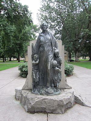 The Pioneer Mother Memorial httpsuploadwikimediaorgwikipediacommonsthu