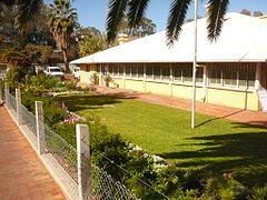 The Residency, Alice Springs httpsuploadwikimediaorgwikipediacommonsthu