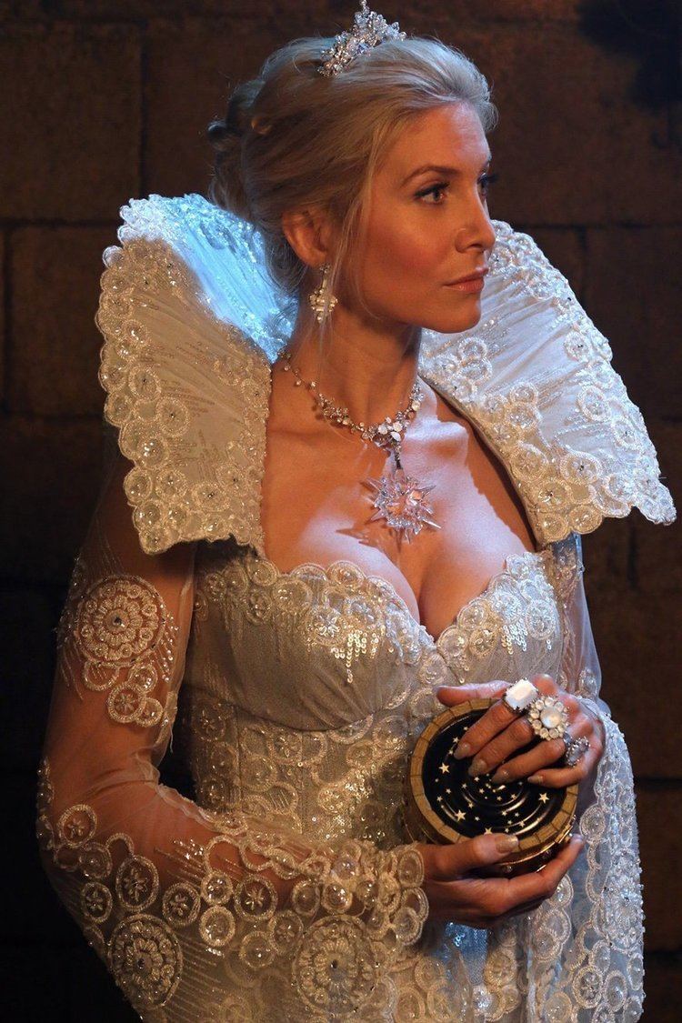 The Snow Queen (Once Upon a Time) wwwgstaticcomtvthumbv22episodes11150180p111