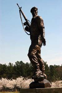 The Special Warfare Memorial Statue wwwsocmilImagesSFGroups050406A0403A021TNjpg