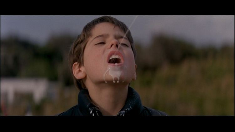 Biel Durán as Tete drinking breast milk in a movie scene from The Tit and the Moon (1994 film).