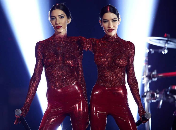 The Veronicas The Veronicas Perform Topless and Covered in Glitter at the 2016