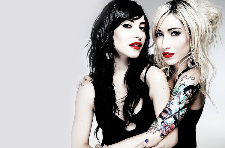 The Veronicas The Veronicas Tease New Song 39You Ruin Me39 Watch Billboard