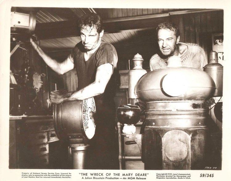 GARY COOPER CHARLTON HESTON in The Wreck of the Mary Deare