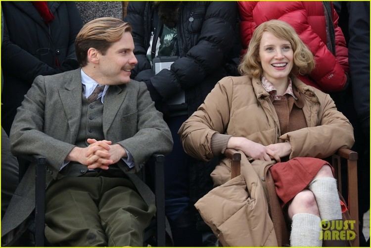 The Zookeeper's Wife (film) Jessica Chastain Wraps Work on 39The Zookeeper39s Wife39 Photo 3518177