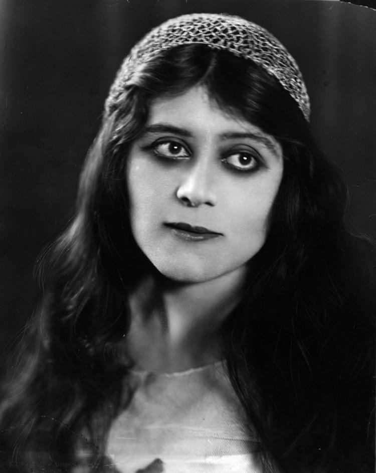 Theda Bara Theda Bara profile Famous people photo catalog