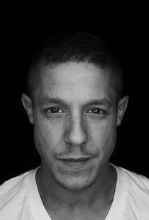 Theo Rossi iamediaimdbcomimagesMMV5BMjI2NzAyMzA3MF5BMl5