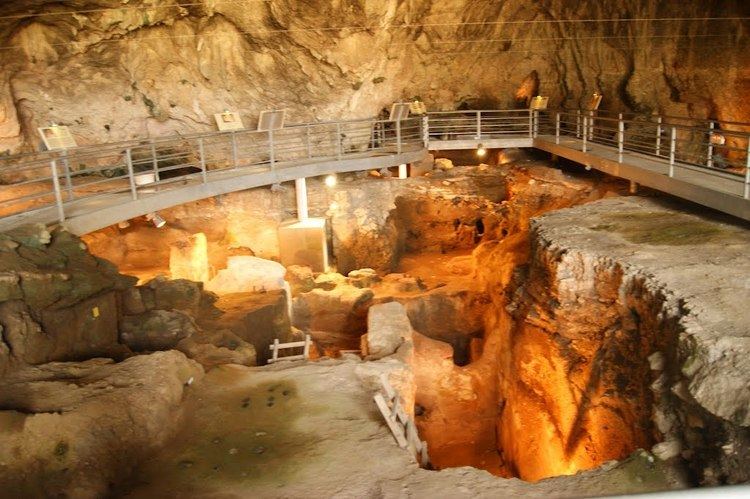 Theopetra cave Prehistoric Theopetra Cave Meteora Thrones Travel Center