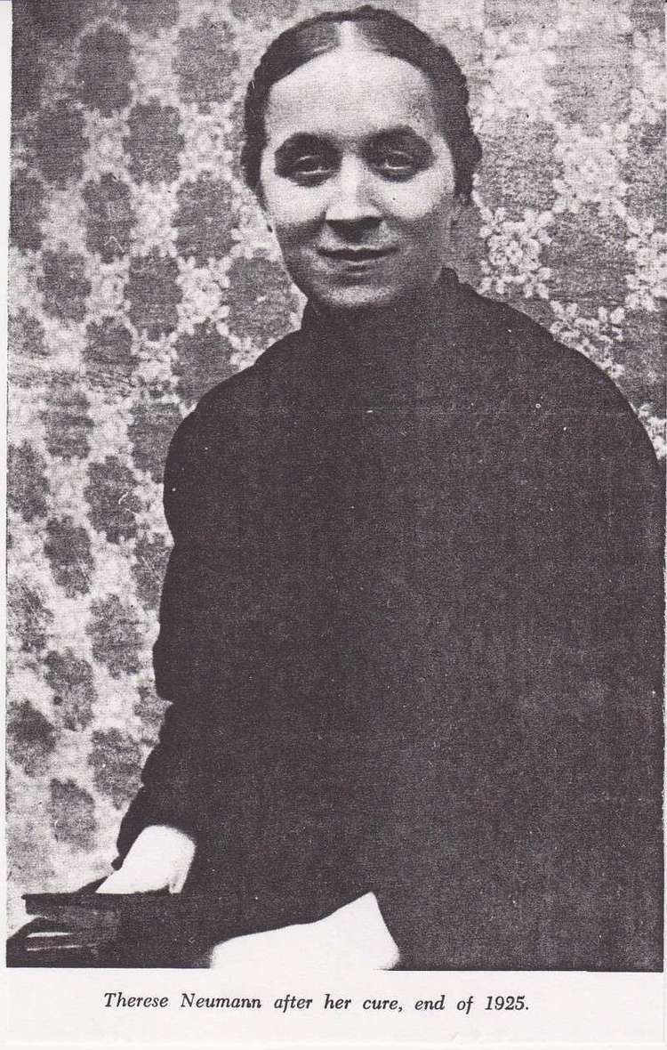 Therese Neumann Holy Card Signed by Venerable Therese Neumann Papal
